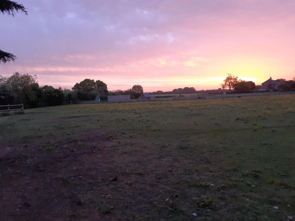 Glamping At The Retreat Wiltshire Is Rural Bliss Villa Chippenham  Luaran gambar